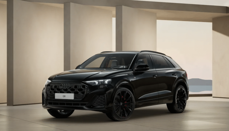 Audi Q8 S-line Black