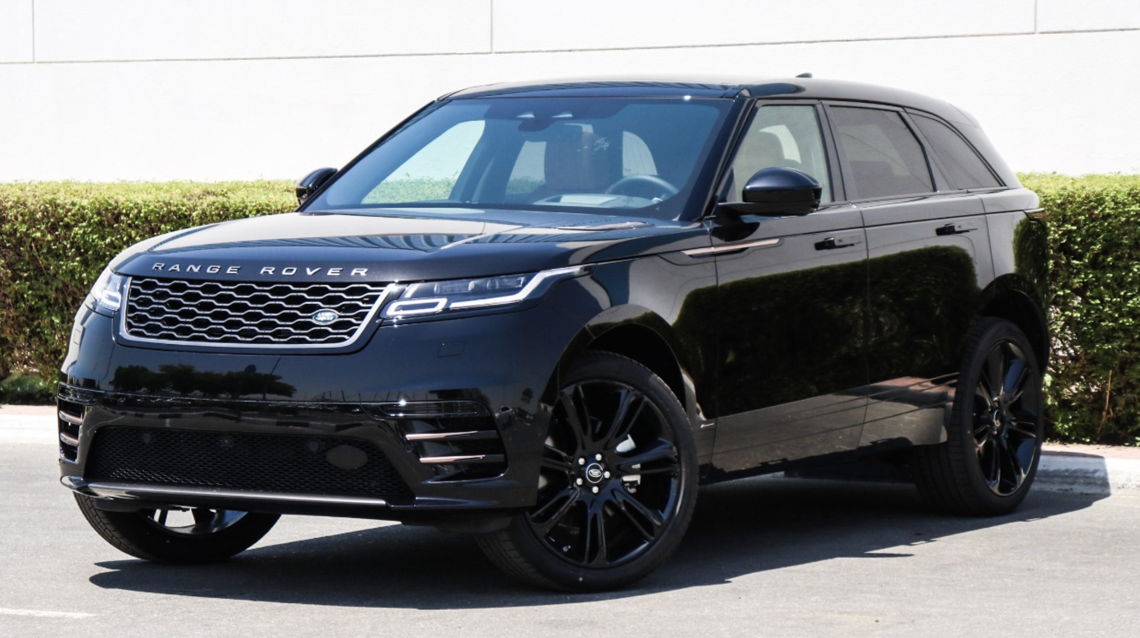 RANGE ROVER VELAR BLACK
