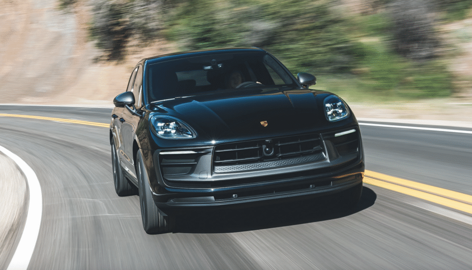 PORSHE MACAN BLACK